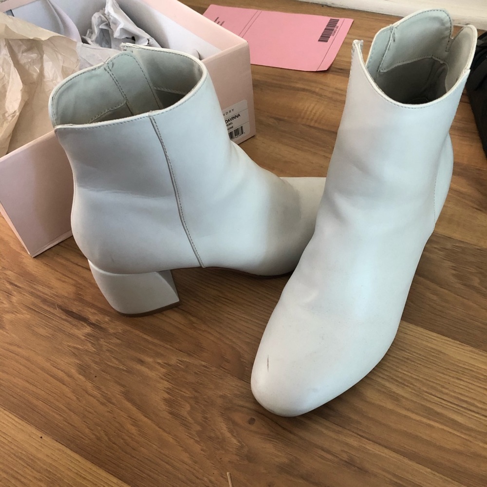 Worn once white Chinese Laundry booties
